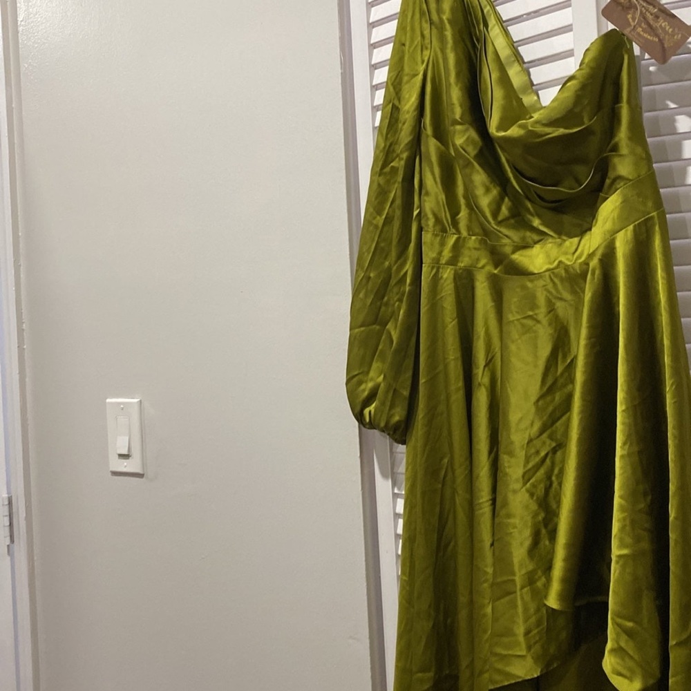 Macduggal dress in lime